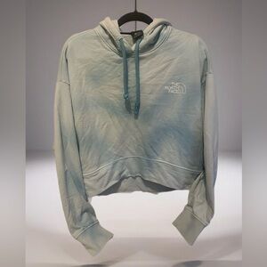 North Face cropped sweatshirt medium with pockets